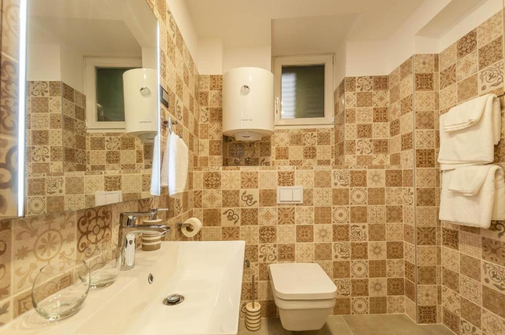 X Boutique Marinac Studio Apartments & Rooms Шибеник Экстерьер фото