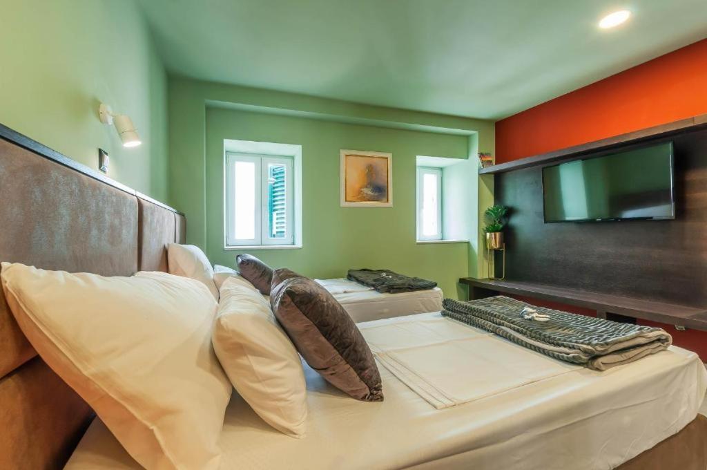 X Boutique Marinac Studio Apartments & Rooms Шибеник Экстерьер фото
