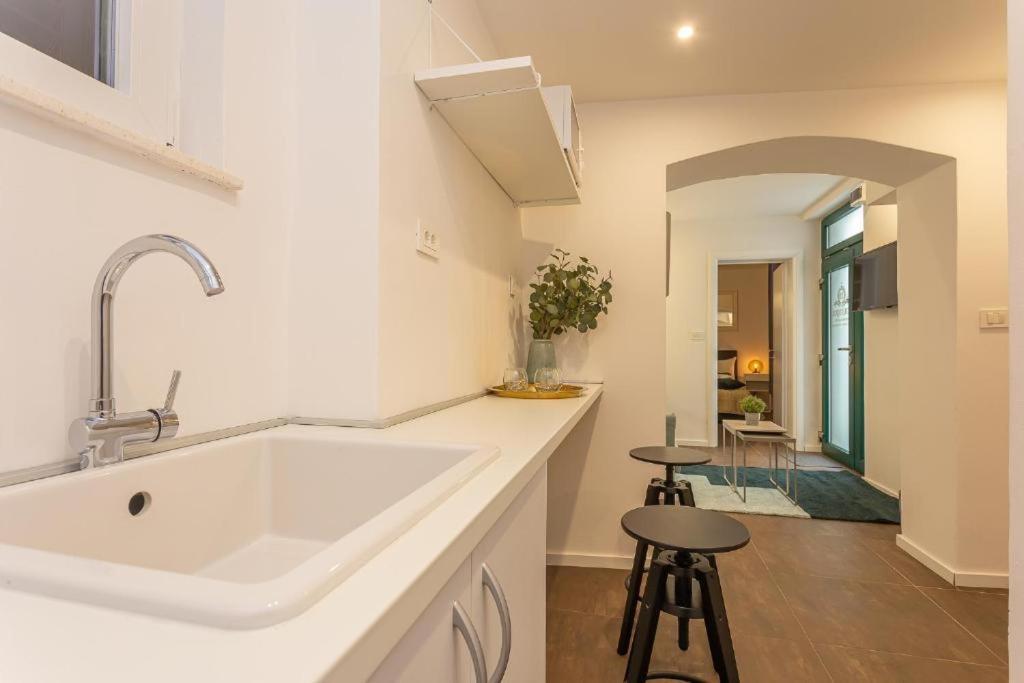 X Boutique Marinac Studio Apartments & Rooms Шибеник Экстерьер фото