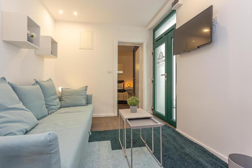 X Boutique Marinac Studio Apartments & Rooms Шибеник Экстерьер фото