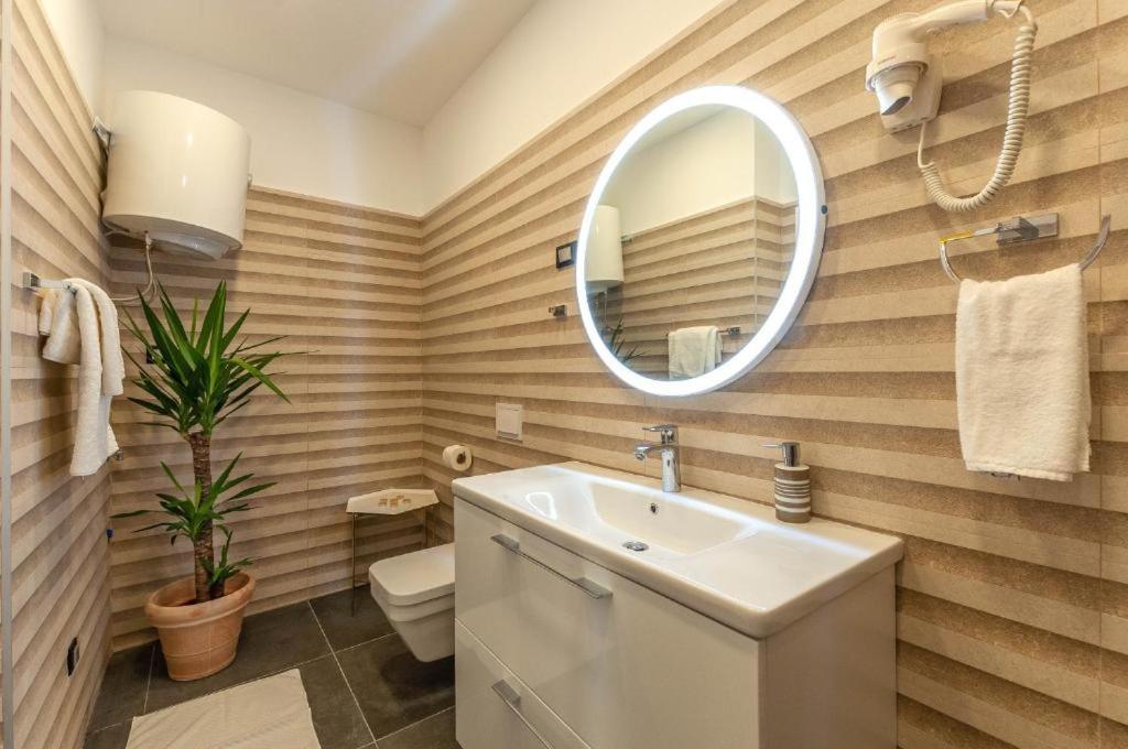 X Boutique Marinac Studio Apartments & Rooms Шибеник Экстерьер фото