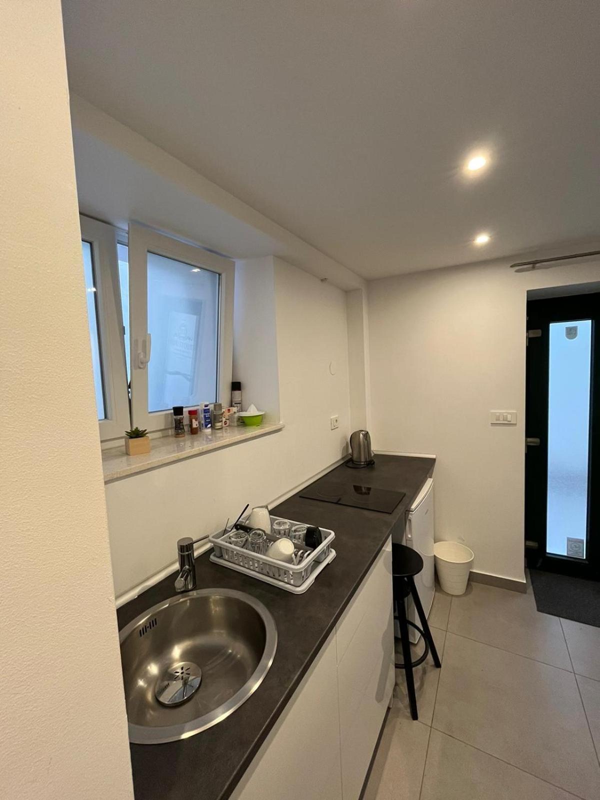 X Boutique Marinac Studio Apartments & Rooms Шибеник Экстерьер фото